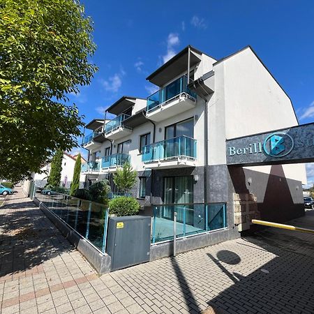 Berill Crystal Apartman Sarvar Exterior photo