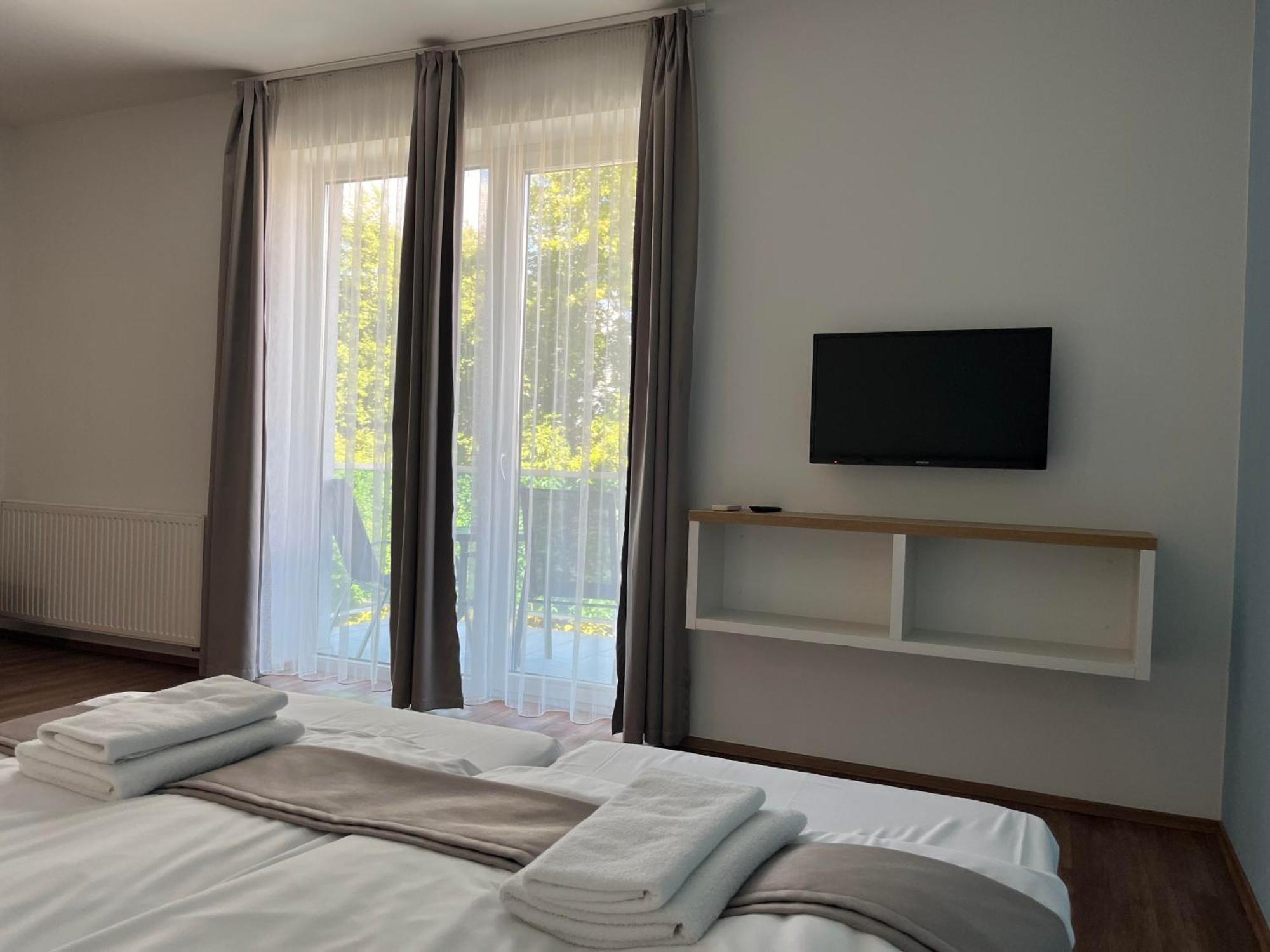 Berill Crystal Apartman Sarvar Exterior photo