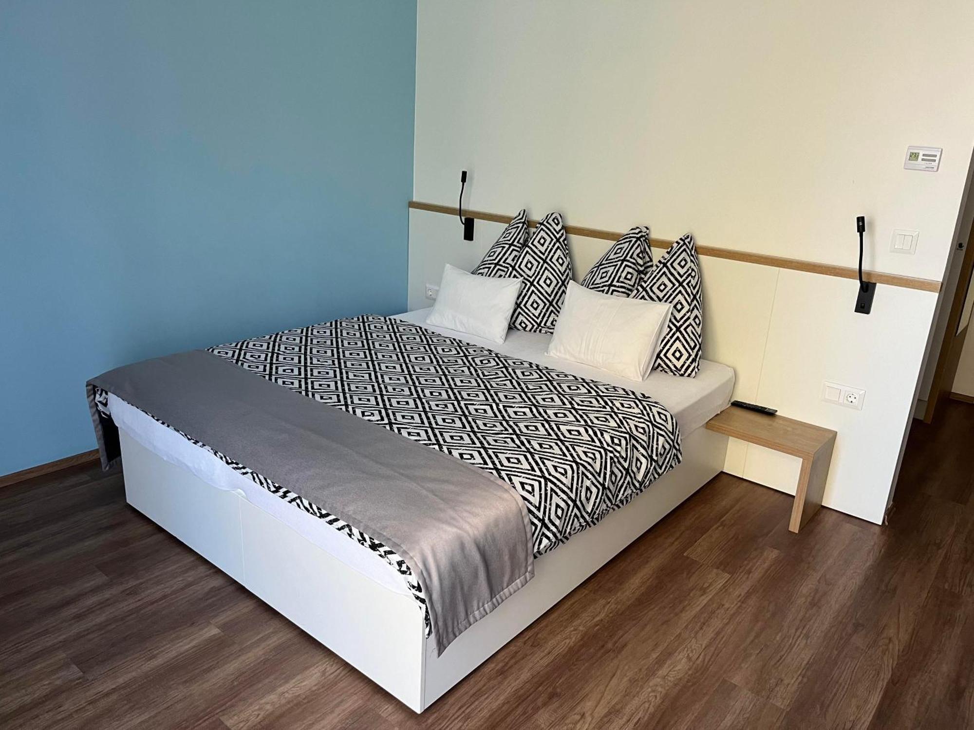 Berill Crystal Apartman Sarvar Exterior photo
